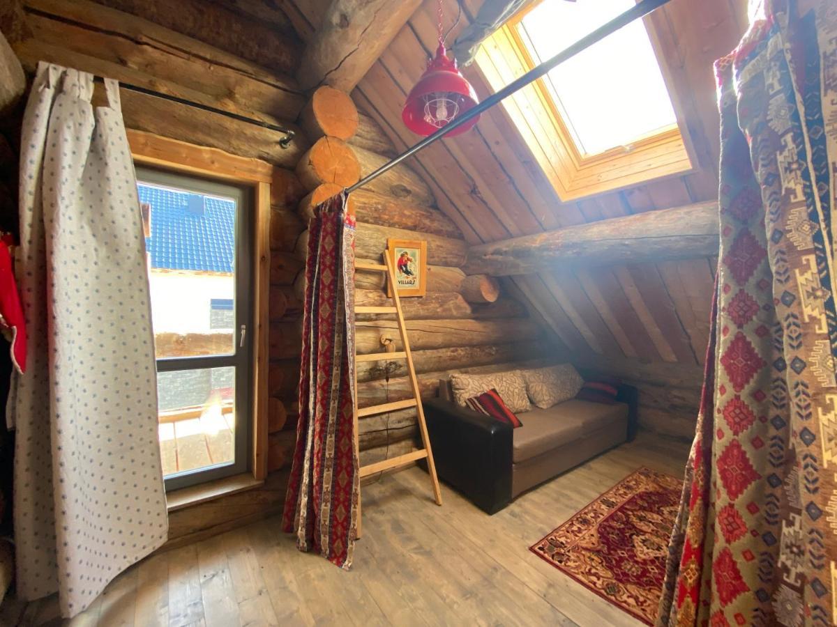 Mountain Cricket Chalets And Apartments Гудаурі Екстер'єр фото