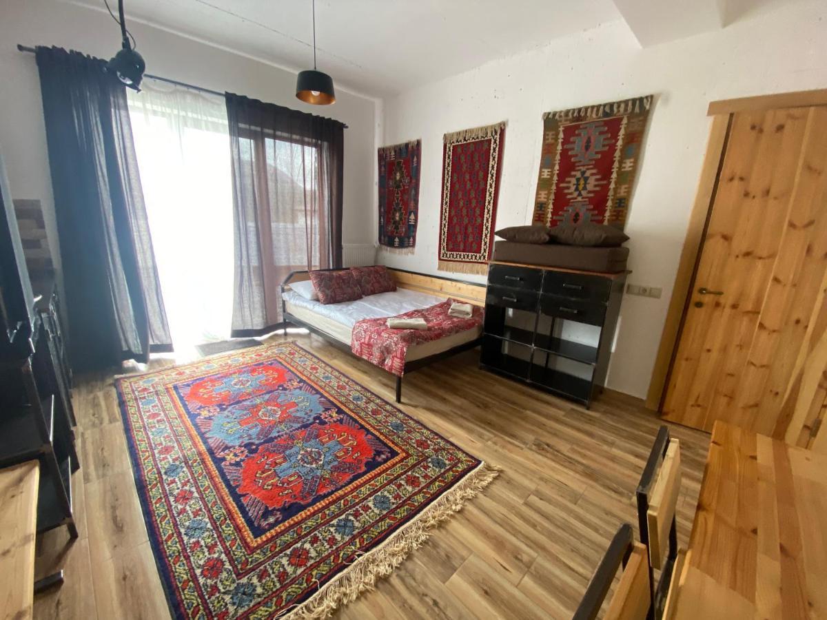 Mountain Cricket Chalets And Apartments Гудаурі Номер фото