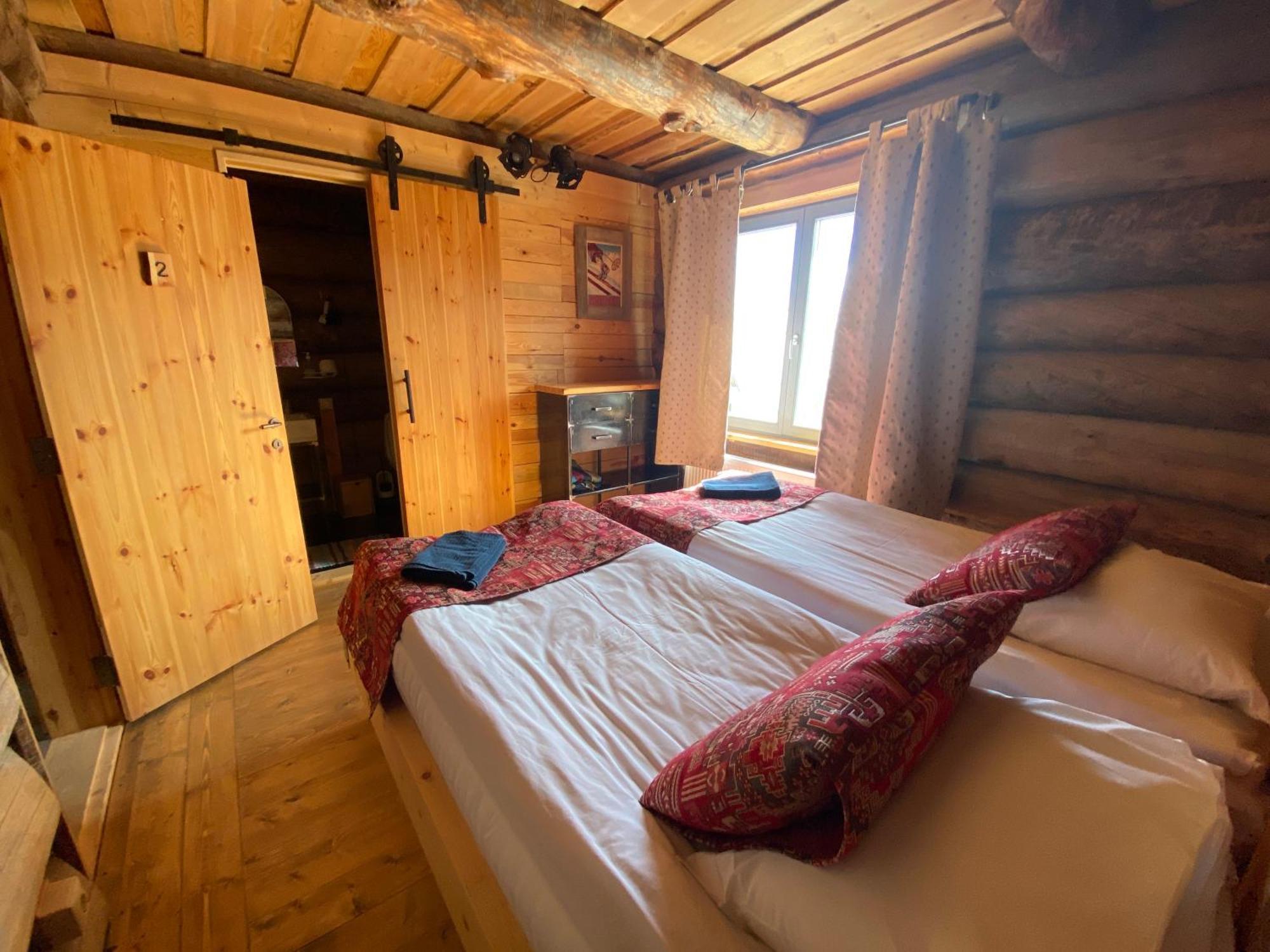 Mountain Cricket Chalets And Apartments Гудаурі Номер фото