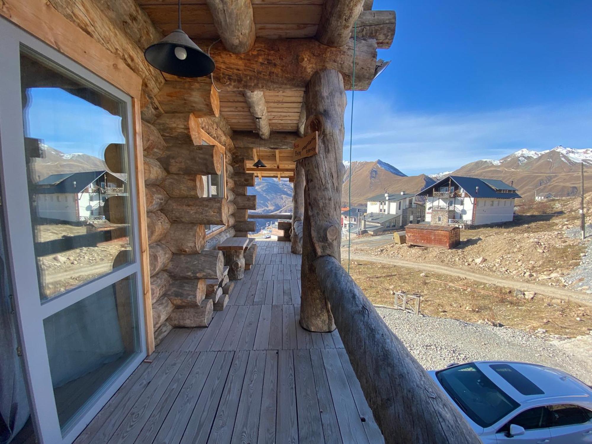 Mountain Cricket Chalets And Apartments Гудаурі Номер фото